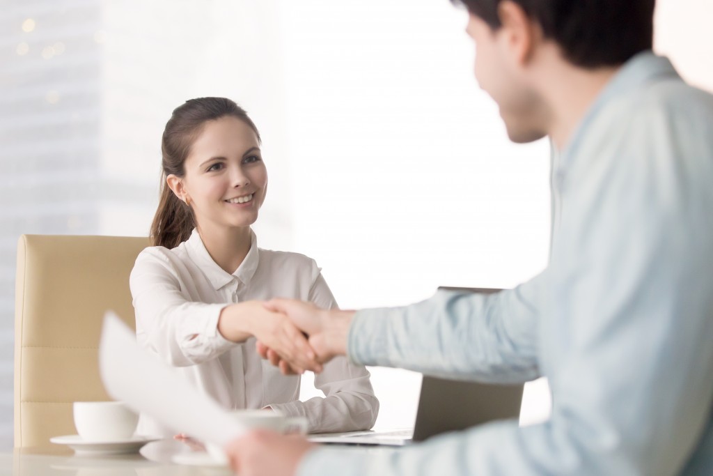 man speaking to a recruiter