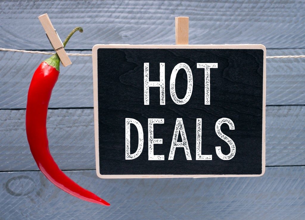 hot deals sign